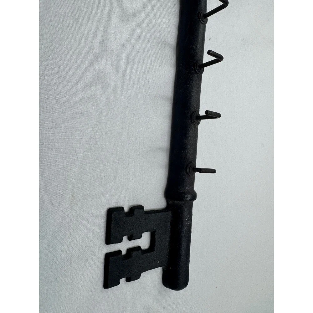 Vintage Cast Iron Skeleton Key Wall Hook Black 5-Hook Key Holder 13.5
